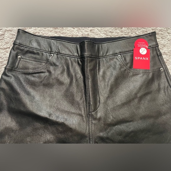 SPANX Women's Leather Like Ankle Skinny Pants - Womens Size Petite Large - Picture 4 of 9